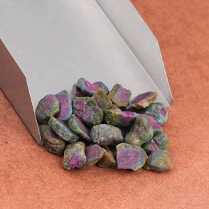 Piedras preciosas de rubí y kianita natural, pepitas crudas, adornos de piedra, gránulos pequeños de 12-14 mm, parte trasera plana para la fabricación de joyas, 10 piezas - Product Image 6