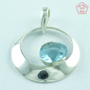 Vente en gros pendentif en pierre de topaze bleue en argent sterling 925 avec motif de style religieux unique direct inde pendentifs à breloques fines - Product Image 2