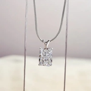 Collier pendentif tendance pour femme en argent sterling 925 plaqué or blanc 18 carats avec moissanite 5,0 carats taille Radiant effet glace pilée - Product Image 3