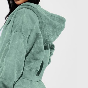 Hoodie court personnalisé pour femme avec logo, en coton, style streetwear, OEM ODM, vente en gros, fabricant, vêtements haut de gamme, hoodie court doux - Product Image 3
