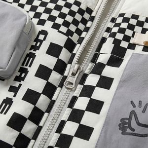 Chaleco Gráfico Elegante |   Chaleco Utilitario Unisex con Estampado a Cuadros |   Moda de Exterior a la Moda - Product Image 5