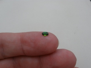 Diopsido cromado verde ovalado facetado suelto de 5x3mm - Product Image 5
