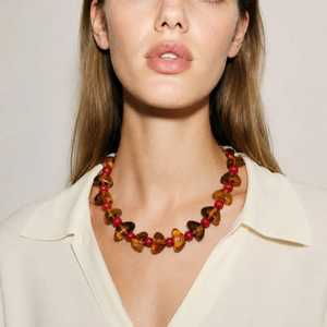 Nouveauté Automne : Collier Artisanal Écologique en Résine Perlée avec Pendentif Irrégulier en Strass – Bijou Élégant pour la Clavicule - Product Image 5