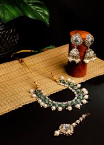 ชุดเครื่องประดับสร้อยคอและต่างหูแบบคุนดัน ดีไซน์ดั้งเดิมประดับเพชรซิร์คอน ชุบทองโบราณ สีเขียวมีนาคารี สำหรับผู้หญิง เหมาะสำหรับงานแต่งงานและงานปาร์ตี้ - Product Image 2