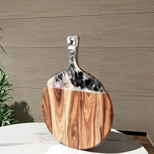 Blocs à découper en bois de conception de résine époxy à usage domestique planche à fromage artisanale indienne avec logo personnalisé vente en gros de bois de manguier à découper - Product Image 1