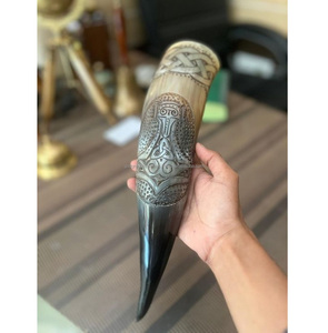 ¡Novedad de 2025! Cuerno para beber medieval vikingo tallado a mano de búfalo de buey, soportes de hierro pulido, cuernos naturales para bebidas - Product Image 3