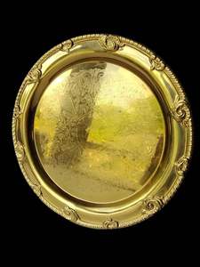Bandeja de Servir de Latón Ornamentada Hecha a Mano para Arreglos Festivos de Mesa y Servicios de Celebración con un Toque Artístico Tradicional - Product Image 2