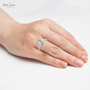 Anillo Minimalista de Plata de Ley 925 con Baño de Rodio y Gema de Amatista Verde Corte Esmeralda 11x9mm para Mujer, Venta al por Mayor de Joyas Chordia - Product Image 6