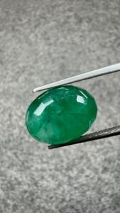 Émeraude naturelle zambienne de 7,64 carats, forme ovale, certifiée GIA, pierre précieuse verte en vrac |   Pierre de qualité supérieure pour la fabrication de bijoux - Product Image 2