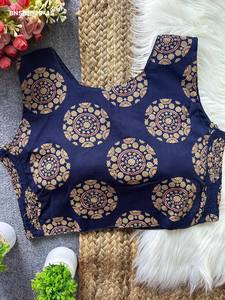 Blusa de Algodón Ajrakh de Primera Calidad con Estampado Ajrakh, Elástico Lateral, Cuello en V, Sin Mangas y Botones Delanteros, Exportador de Moda Femenina - Product Image 6