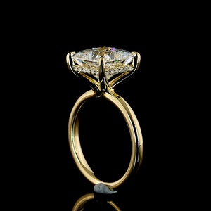 Bague classique en or 18 carats avec diamant de laboratoire ou moissanite taille princesse 5 carats, solitaire classique à 4 griffes pour mariage - Product Image 2