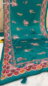 Ensemble de sari en soie crêpe de qualité supérieure avec motif traditionnel et imprimé Ajrakh, travail de miroir véritable et franges, mode féminine - Product Image 4