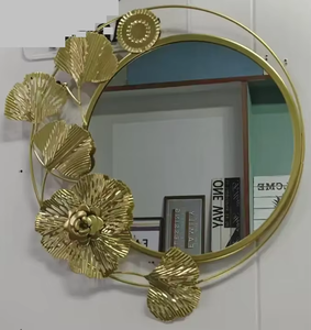 Espejo metálico de diseño que aporta una armonía visual en una habitación cuidadosamente diseñada y artesanalmente creada por ARTISTIQUE. - Product Image 6