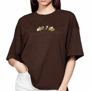 เสื้อยืดโอเวอร์ไซส์สีน้ำตาลสำหรับผู้หญิง แขนสั้น สวมใส่สบาย ทรงหลวม ผ้าฝ้ายนุ่ม พิมพ์ลายกราฟิก สไตล์สตรีทแวร์ - Product Image 1