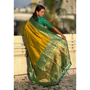 Sari en soie verte Mehandi Elite Weaves avec pallu Paithani, robe de club tissée Kadiyal Zari et pallu élégant - Product Image 3
