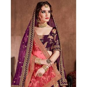 Lehenga Choli en taffetas brodé pour mariée avec perles et dentelle - Product Image 4