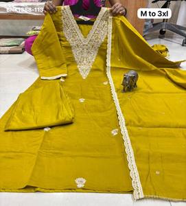 Colección de Kurti-Pantalón-Dupatta Rectos de Seda Romana de Excelente Calidad con Pitha y Bordados, Proveedor Indio - Product Image 4