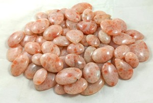 พลอยซันสโตนสีส้มธรรมชาติทรงหลังเบี้ยขัดเงา ขนาด 25-40 มม. ขายส่งจำนวนมาก ของขวัญเครื่องประดับสำหรับเธอ - Product Image 4