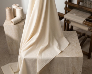 ผ้าฝ้ายทอ 100% ขนาด 40x40 / 80/100 กว้าง 157 ซม. คุณภาพสูง ย้อมสีพื้น น้ำหนักปานกลาง 180 GSM - Product Image 1