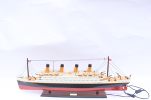 Maqueta de Madera del RMS Titanic, Hecha a Mano, Coleccionable, Decoración para el Hogar, Artefacto Clásico Tallado, Hecho en Vietnam, Lista para Exhibir - Product Image 1