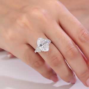 Anillo de Moissanita Brillante de 5CT con Corte Ovalado y Halo de Diamantes, Plata de Ley 925 Original, Regalo Perfecto para Aniversario o Fiesta para Ella - Product Image 6