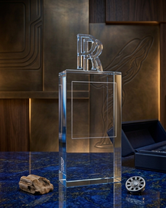 Best Sales <b>Clear</b> Crystal Awards Crystal Paperweight Customized Logo Handmade Pyramid Shape UV Printing Elegant Souvenir Business - Product Image 5