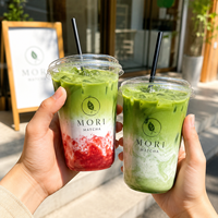 Gobelets froids en PET en forme de U avec logo personnalisé, couvercles à bec verseur et pailles, disponibles en 10oz et 12oz, pour boissons matcha à emporter, vente en gros