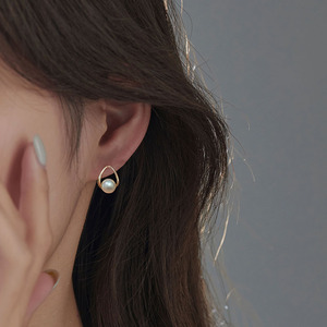 Pendientes de Perlas de Agua Dulce Naturales de Alta Gama de 6-7 mm, Diseño Geométrico con Estilo Lujoso, Moda Fresca y Elegante - Product Image 4