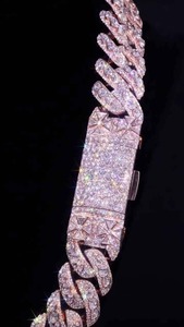 Collar cubano de moissanita premium hecho a mano con incrustaciones de diamantes, collar de lujo de moissanita para celebraciones especiales - Product Image 2