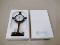 Horloge de bureau et de table moderne en métal Montre à quartz personnalisée en laiton avec support pour le bureau ou la maison Cadeau en laiton Horloge de bureau/de table