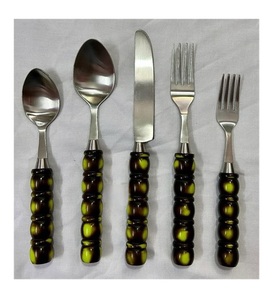 Ensemble de couverts européens en acier inoxydable avec fourchette, couteau à steak et manche en résine, idéal pour les mariages et événements, cadeaux. - Product Image 1