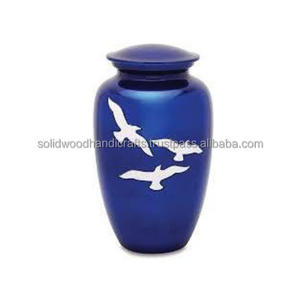 Urnes funéraires décoratives en laiton faites à la main pour hommes et femmes - Product Image 2