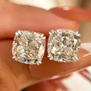 Pendientes de Diamantes Cultivados en Laboratorio IGI de 4.00Ct, Corte Cojín, EF/VS1, Oro Blanco de 14k - Product Image 3