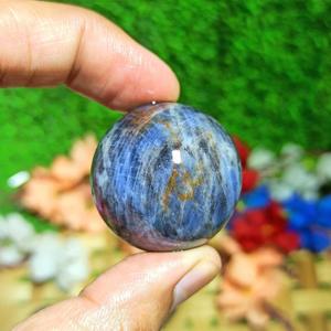 Sphère en cristal de saphir bleu naturel, polie à la main, motif floral, pierre précieuse de guérison pour la méditation, le Reiki, l'énergie des chakras et le Feng Shui - Product Image 5