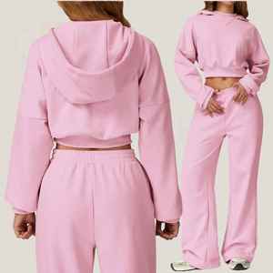 Ensemble de survêtement personnalisé pour femme en polaire 2 pièces : sweat à capuche court et pantalon de jogging droit - Product Image 3