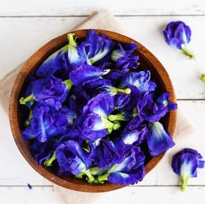 Flores de Mariposa Vietnamitas Tradicionales con Semillas de Loto para Amantes del Té e Inspiración para Postres Asiáticos - Product Image 2