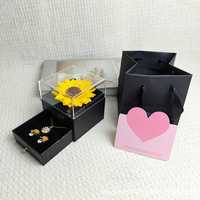 Luxuriöse Sonnenblumen-Konservierte Blume Künstliche Seifenblume Schmuckbox Quadratisches Design für Muttertag Weihnachten - Langlebig 3-5 Jahre