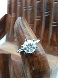 Bague de fiançailles D'VINS JEWELS en or massif 14 carats avec diamant de laboratoire rond de 2 carats serti à griffes et certifié IGI - Product Image 5