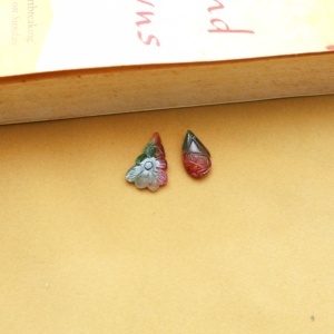Paire de pierres précieuses en tourmaline pastèque sculptée |   Forme de feuille rose |   Pierre naturelle pour la fabrication de bijoux |   Certifié par une tierce partie - Product Image 3