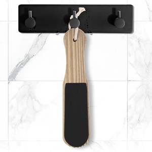 UBI UBI-2057 Râpe à pieds en bois avec long manche en bois, lime à papier de verre pour éliminer les callosités, peaux mortes, pieds secs, talons, exfoliation, usage domestique - Product Image 1