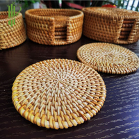 Sous-verres classiques faits à la main en rotin naturel, dessous de plat ronds isolants avec accessoires de cuisine pour la décoration intérieure Vietnam