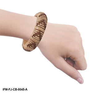 Brazalete Artesanal de Fibra Natural Marrón Sierra, Tejido con Canela, Diseño de Punta de Flecha, Joyería Boho Sostenible - Product Image 2