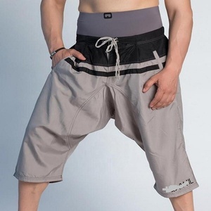 ชุดว่ายน้ำมุสลิมแบบอิสลาม ชุดว่ายน้ำสุภาพสำหรับผู้ชาย กางเกงขาสั้นออกกำลังกายและโยคะ ลายพิมพ์เพสลีย์ แห้งเร็ว - Product Image 3