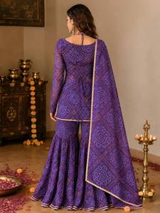 Ensemble Kurta en rayonne brodée violette avec pantalon palazzo évasé, tenue traditionnelle indienne et pakistanaise pour femme, coupe ample longueur ras du sol, Diwali - Product Image 4