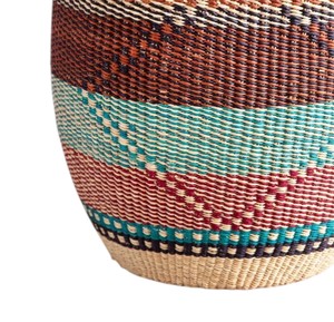 Cesto para Ropa Sucia de Fibra Natural Estilo Boho Chic con Motivo Geométrico de Diamantes Multicolores y Organizador Doméstico Versátil - Product Image 3