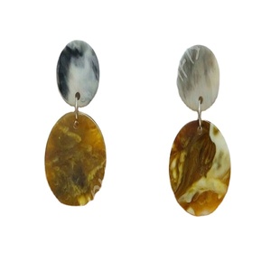 Pendiente de resina medio redondo último diseño para mujer - Product Image 1