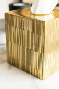 Caja de pañuelos con acabado dorado de primera calidad, elegante organizador de servilletas para mesa, ideal para la tocador del baño y la decoración de la mesa central. - Product Image 4
