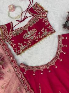 Ensemble Lehenga Mul Chanderi avec broderies complexes et travail de découpe, accompagné d'un chemisier et d'un dupatta en soie Fandy - Product Image 6