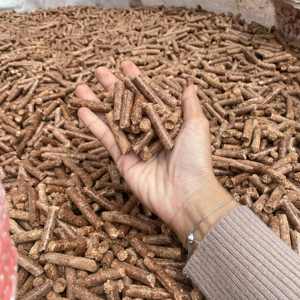 Pellets de Madera Merades Indonesia, Calefacción Sostenible, Alta Calorífica, Solución Energética Ecológica, Uso Industrial, Forma de Barra, 6-8 mm - Product Image 1