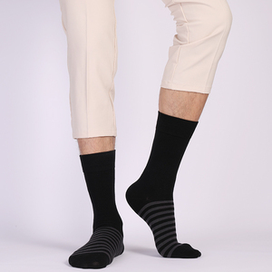 Calcetines de Fútbol Antideslizantes, Transpirables y Ecológicos al por Mayor, Calcetines Deportivos de Compresión Duraderos con Logotipo en la Parte Inferior - Product Image 6
